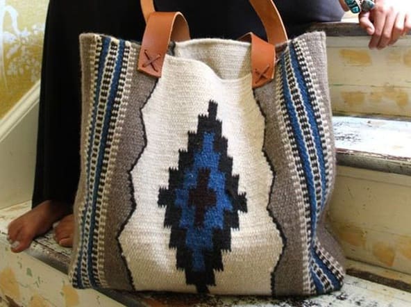 کیف گلیمی سنتی با حفظ اصالت تاریخی و ساختار وفادار به ریشه ها